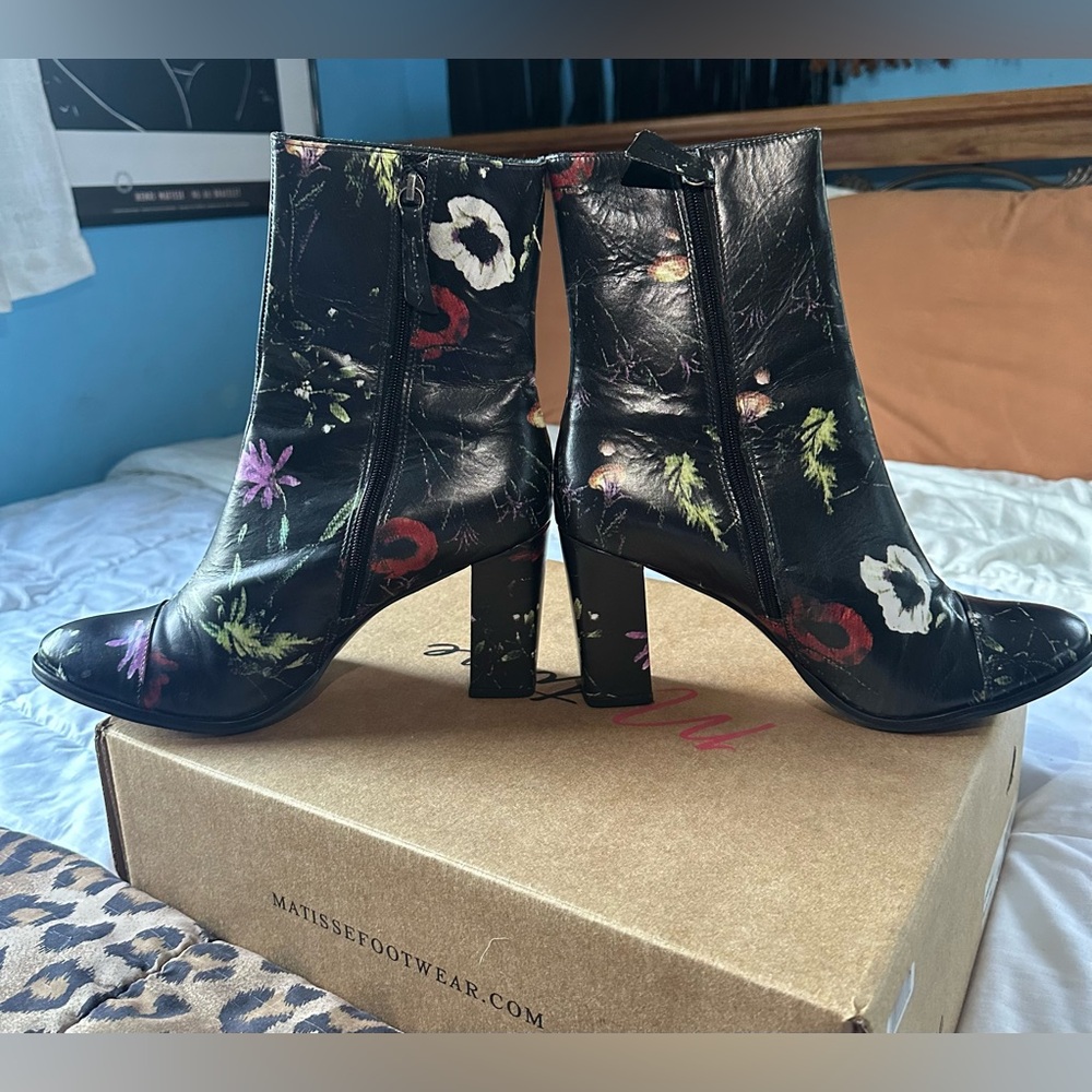 Matisse 'Graffiti' Block Heel Bootie - Picture 11 of 14